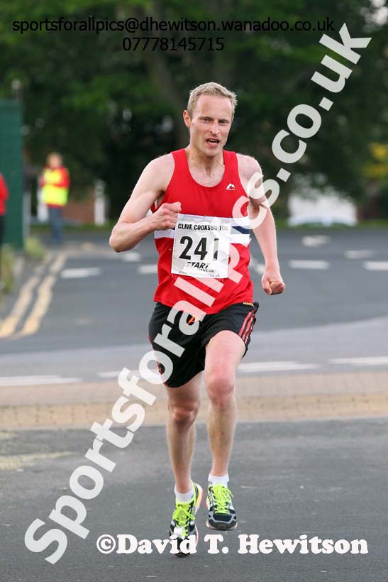 Graeme Cook (NSP) in the Clive Cookson 10k. Photo: David T. Hewitson/Sports for All Pics